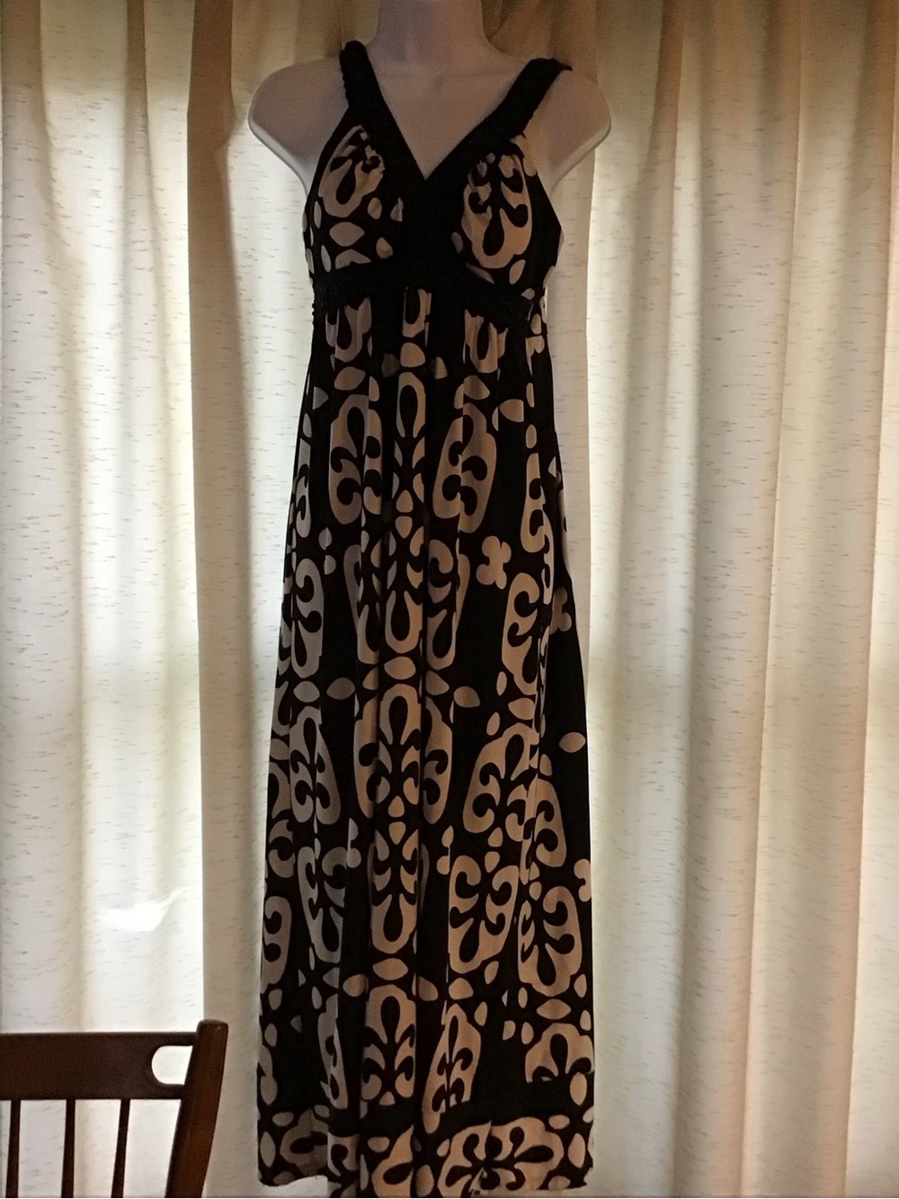 Black and white Printed Maxi Dress - Sleeveless V-Neck